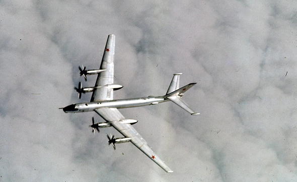 מפציץ טופולב 95 באוויר, צילום: USAF