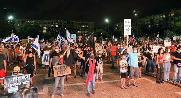 מפגינים בכיכר רבין, הערב, צילום: מוטי קמחי