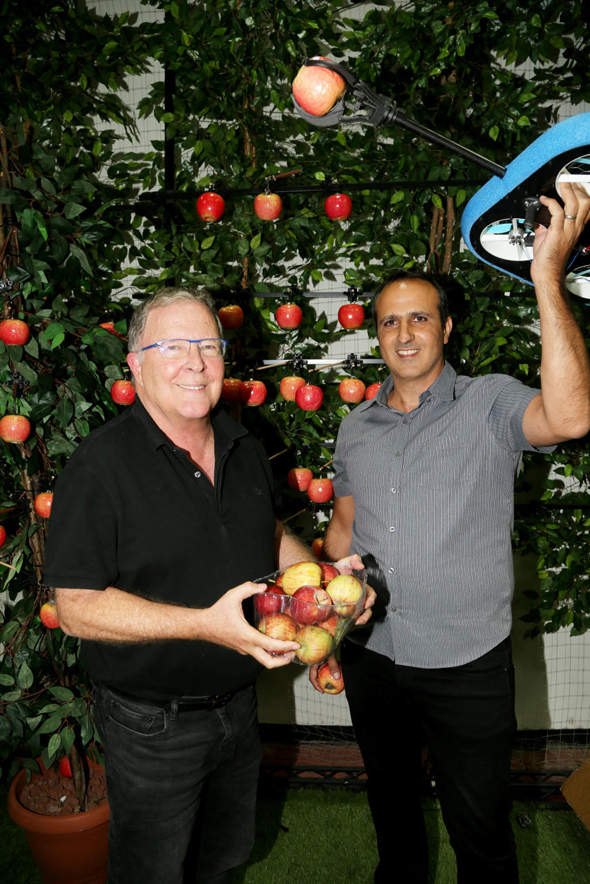 Tevel Aerobotics chairman Eyal Desheh (left) and CEO Yaniv Maor. Photo: Yariv Katz 