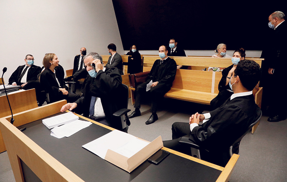 דיון בבית המשפט המחוזי בתל אביב. כל הנוכחים חייבים בעטיית מסכות