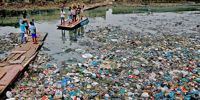 Large amounts of hazardous microplastics pollute the Indian Ocean. Photo: Getty Images