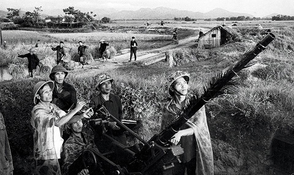 תותחי 23 מ"מ וצוותיהם בווייטנאם, צילום: גטי אימג