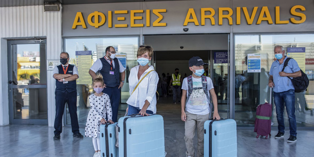 יוון הודיעה: 10,000 תיירים ישראלים מחוסנים יוכלו להיכנס בשבוע
