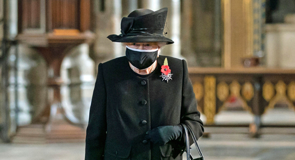 אליזבת מלכת בריטניה עם מסכה, צילום: איי פי