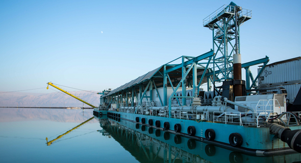 כיל איי.סי.אל ICL מחפר קציר מפעלי ים המלח, צילום: דרור סיתהכל