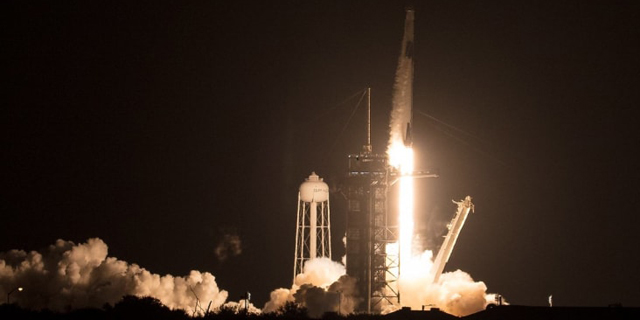עידן חדש: ספייס X שיגרה בהצלחה צוות לחלל