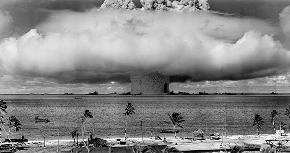 הפיצוץ האטומי מול האי הפסטורלי-לשעבר, צילום: USN