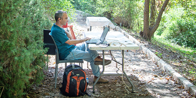 Who needs an office? Working outside is Israel’s hottest fall trend