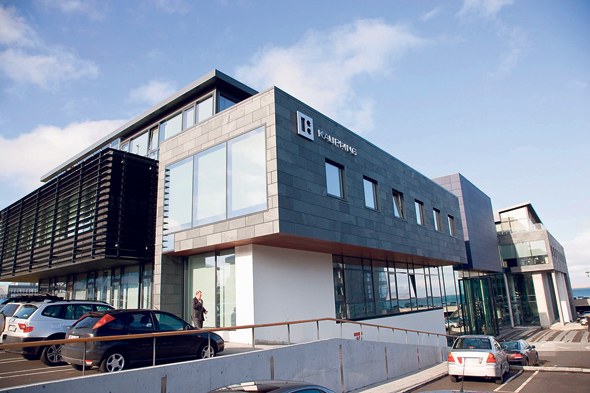 סניף בנק קאופתינג באיסלנד ב־2008. להלאמת הבנק היתה השפעה קשה על עסקיו של משה גרטנר