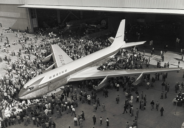 חשיפת דגם 367-80, שהפך להיות הבואינג 707 - מטוס הנוסעים המשפיע ביותר של עידן הסילון בתעופה האזרחית