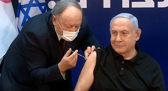 Prime Minister Benjamin Netanyahu receives the Covid-19 vaccine on live TV. Photo: GPO