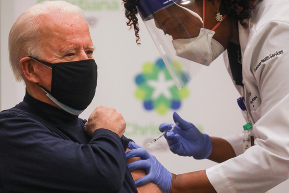 ג'ו ביידן מקבל חיסון נגד קורונה