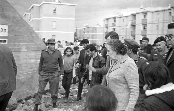 סיור של ראשת ממשלת ישראל גולדה מאיר בבית שאן. 1972, צילום: דוד רובינגר