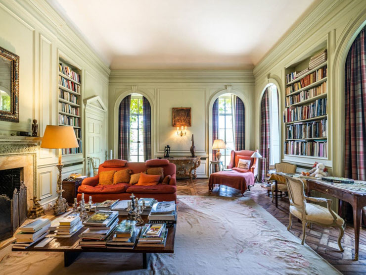 חדר אירוח עם ספריה, צילום:Sotheby