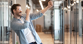 An employee celebrating his bonus. Photo: Shutterstock