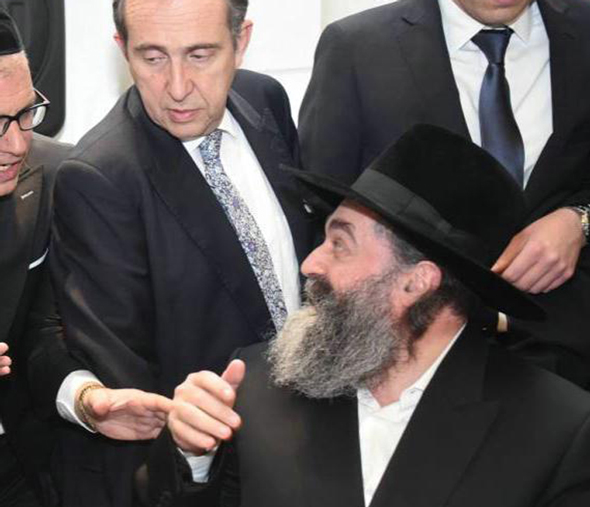Moises Gertner (standing in center) with Rabbi Yekutiel Abuhatzeira (sitting). Photo: Yossi Weiss/Hadri Haredim