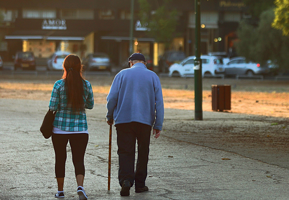 An elderly man in Tel Aviv. Photo: Amit Shaal