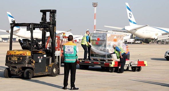 Moderna vaccine doses being offloaded in ISrael. Photo: Maman Cargo 