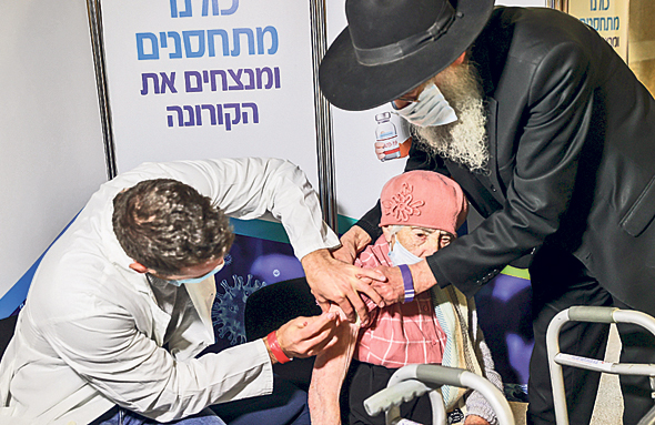 חיסוני קורונה של קופת חולים כללית בירושלים, צילום: אלכס קולומויסקי