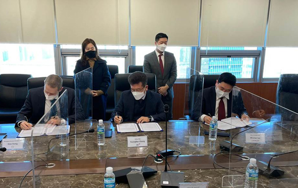 The signing of the agreement between SixAI, ISC and Yozma Group Korea. Photo: SIXAI