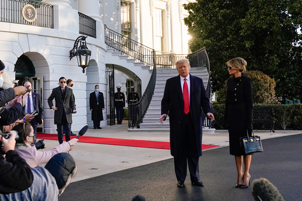 דונלד טראמפ ומלניה עוזבים את הבית הלבן סיום כהונתו כנשיא, צילום: איי פי