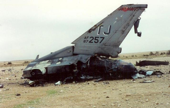 F16 אמריקאי שהופל מאש נ"מ, צילום: Wikimedia