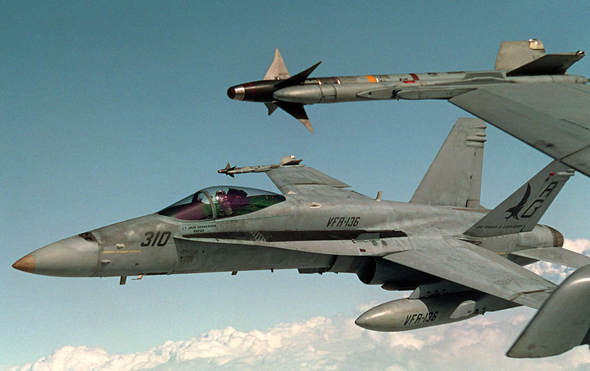 F18 באוויר. מאין בא?, צילום: USN