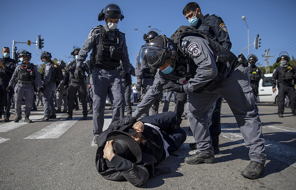 העימותים בין חרדים לשוטרים באשדוד, צילום: איי פי