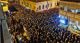 Thousands of ultra-Orthodox Jews take part in a funeral in Jerusalem. Photo: Yossi Weizel