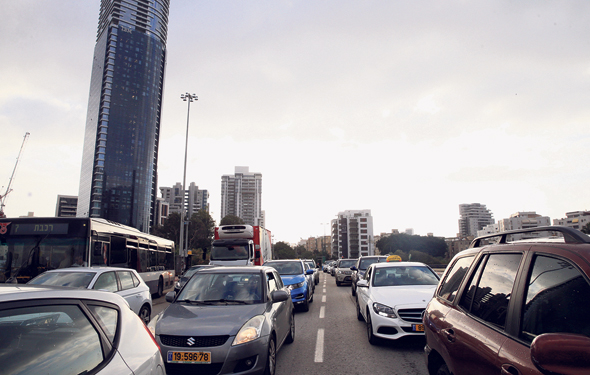 עומסי מכוניות בתל אביב. ימשיכו לחפש חניה, צילום: אוראל כהן