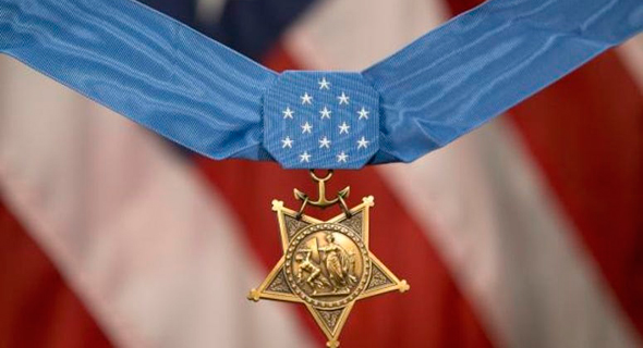 מדליית הכבוד של הקונגרס, העיטור הצבאי הכי גבוה של ארה"ב, צילום:  USN 