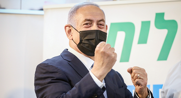 Benjamin Netanyhau at a campaign stop. Photo: David Cohen/Flash90