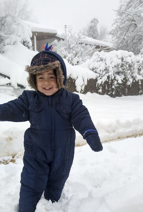 ענבר רויטמן נהנה מהשלג במושב אודם, צילום: נועם רויטמן
