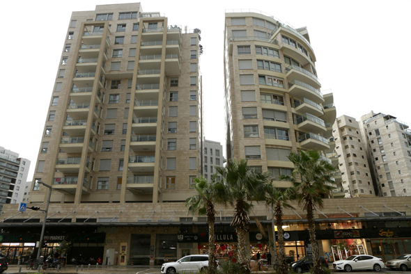 הבניין ברחוב איינשטיין 10 בתל אביב. טענות להכשרה בדיעבד, צילום: עמית שעל