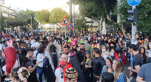 אלפי תל אביבים במסיבה בכיכר דיזנגוף, היום