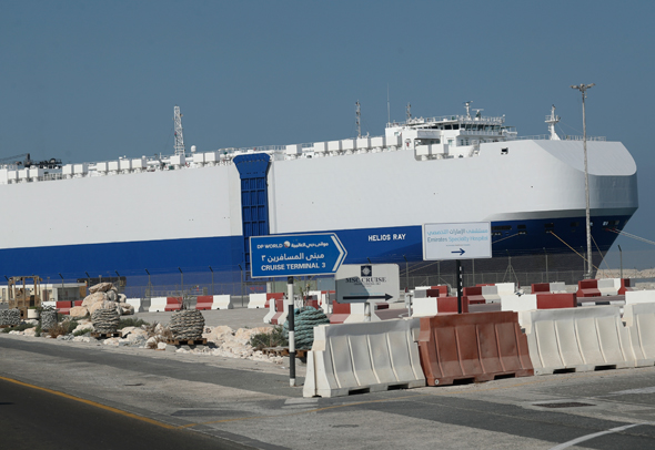 אניית משא ספינה הליוס ריי עוגנת ב דובאי גיל אגמון פיגוע מפרץ עומאן, צילום: איי פי