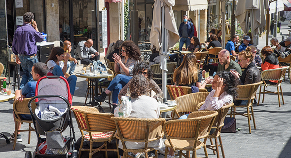 ירושלים הקלות מגבלות קורונה סגר התו הירוק תו ירוק פתיחה מסעדה מסעדות בית קפה בתי קפה סועדים, צילום: שלו שלום