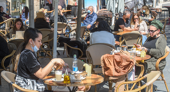 מסעדה בירושלים עם פתיחת הסגר השלישי, צילום: שלו שלום