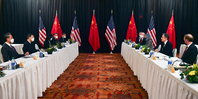 לראשונה בעידן ביידן: פגישה מתוחה בין נציגי ארה&quot;ב וסין באלסקה