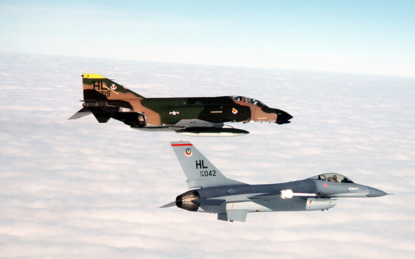 F16 ופאנטום, בתמונה מאמצע שנות השמונים