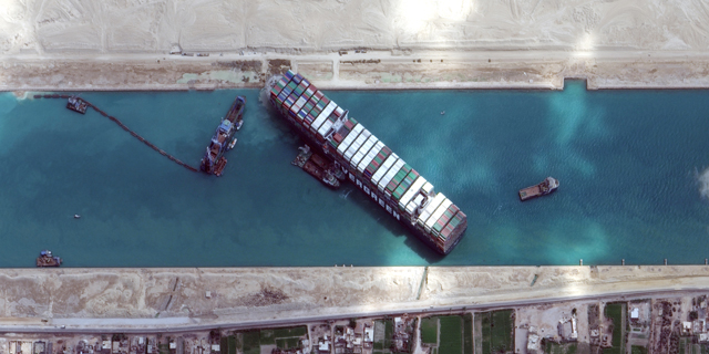 דיווח: הושג הסכם בין המצרים למבטחת האוניה שנתקעה בסואץ