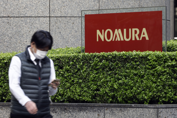 בנק ההשקעות היפני נומורה, רשם הפסדי ענק בשל קריסת קרן הגידור
