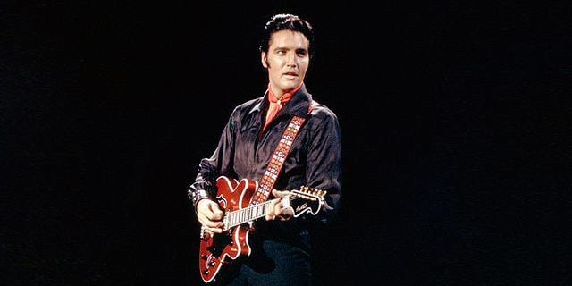 הגיטרה שעליה ניגן אלביס פרסלי בקאמבק שלו ב-1968 נמכרה ב-450 אלף פאונד