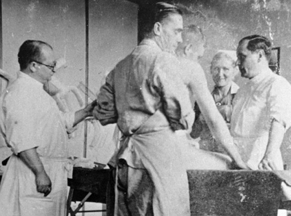 רופאים נאציים במעבדות אושוויץ , צילום: nejm 