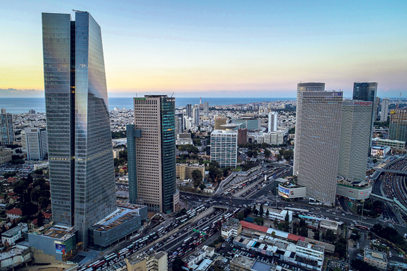 מגדלי משרדים בתל אביב. אחרי שנה בבית המנהלים רוצים לחזור למודל הישן, צילום: לביא צילומי אוויר