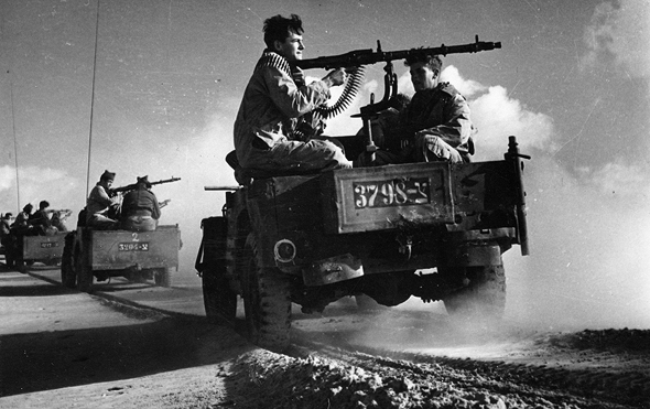 כוחות צה"ל שועטים לעבר גבול הדרום במלחמת העצמאות, צילום: Wikimedia