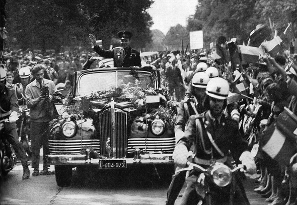 יורי גגארין במצעד בוורשה, צילום: Wikimedia