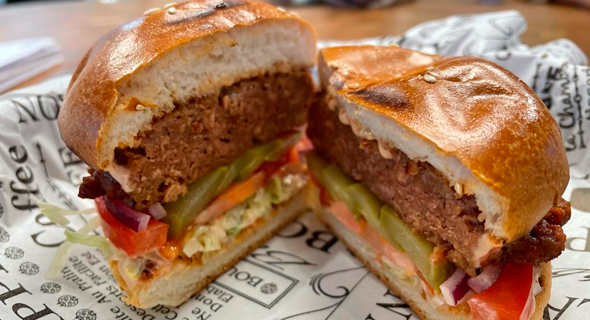 Inside the SavorEat burger. Photo: James Spiro/CTech