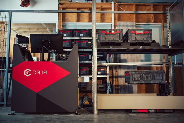 Caja Robotic&#39;s picking station. Photo: Asaf Revivo