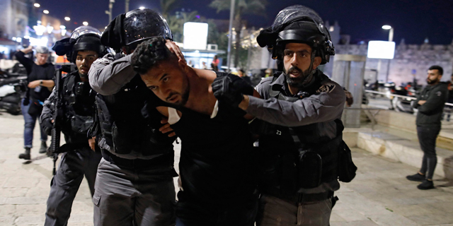 המשטרה פיזרה מאות מפגינים בירושלים עם רימוני הלם